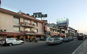 Hotel Waves, Delhi Airport Delhi (National Capital Territory of India) Exterior photo
